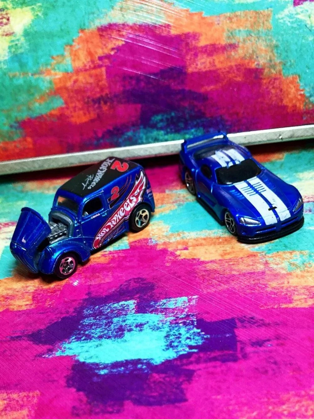 (2) HOT WHEELS TOY CARS COLLECTIBLES - Ford Anglia & Dodge Viper GTSR